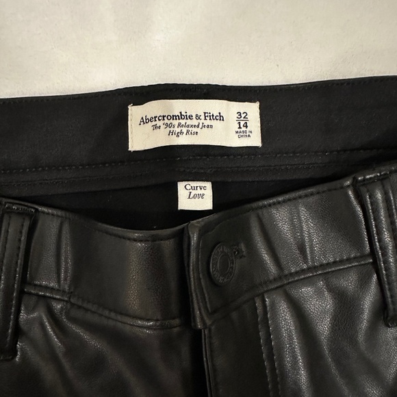 ABERCROMBIE & FITCH 90'S RELAXED VEGAN LEATHER CURVE LOVE PANTS 32 - Picture 7 of 9